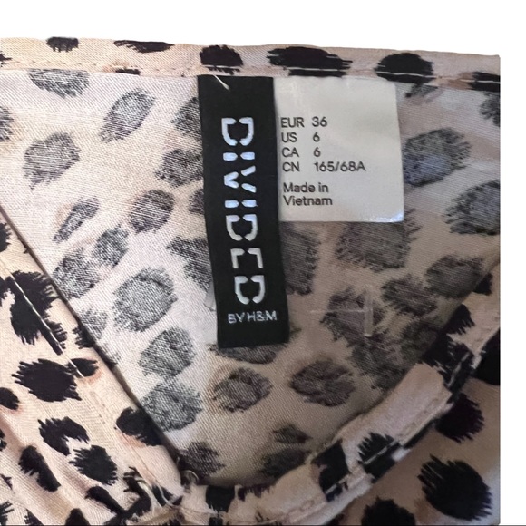 H&M • Divided • 
Viscose Romper • Size 6 •Beige/Leopard Print • NWOT - Picture 3 of 10